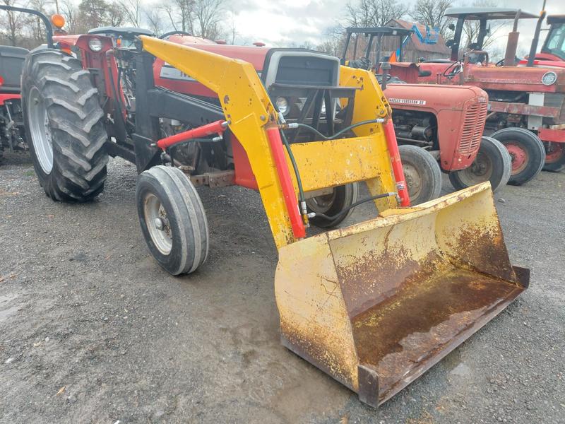 Tractors  MF265 with loader Photo